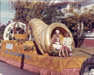 Homecoming float - Is it just me, or does that Cornucopia remind you ...
