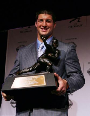 Tim Tebow wins the 2007 Heisman Trophy in New York