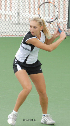 elena vesnina - Wimbledon Ladies 2010