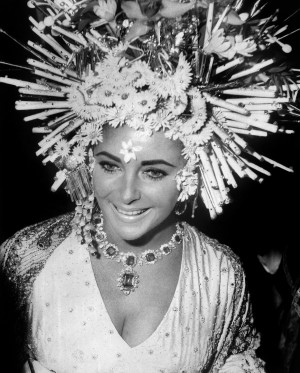 Elizabeth Taylor wears Bulgari jewellery at the masked ball, Hotel Ca ...