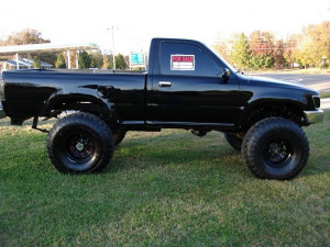 lifted toyota pickup truck