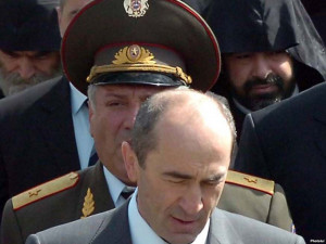Grigori Sarkisian stands behind then President Robert Kocharian during