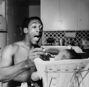 Bill Feeds The Baby - Archive Photos / Stringer/ Archive Photos/ Getty