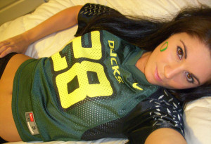oregon duck girl peekplace free desktop wallpaper download oregon duck ...