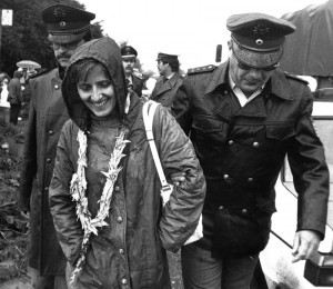 Verhaftung von Petra Kelly Die Gr nen Politikerin Petra Kelly wird