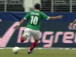 mexican-soccer-player-baffled-the-goalie-with-this-tough-angle-chip ...