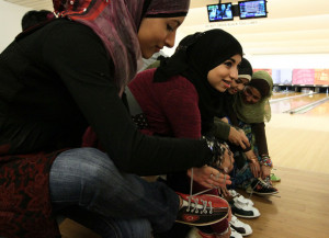 muslim-girls-bowling-sf-2009-2