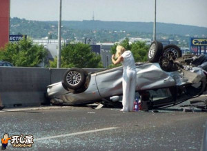 一组离奇的车祸照片-第1页-十大离奇车祸之轮子掉了