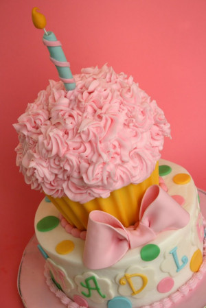 Source: http://andeverythingsweet.blogspot.com/2011/07/cupcake-cake ...
