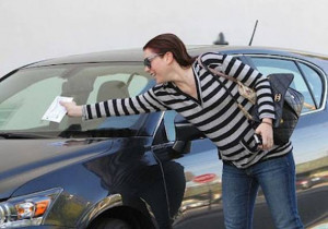 Alyson Hannigan drives Lexus CT 200h