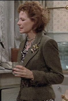 dianne wiest in hannah and her sisters: there are no other sisters in ...