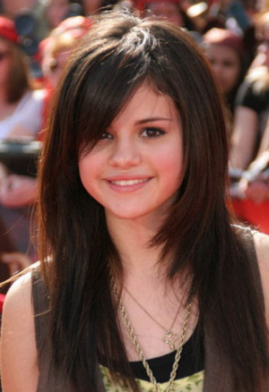 Selena Gomez Hair Style in Casual Moment