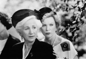 Still of Shirley MacLaine and Olympia Dukakis in Steel Magnolias