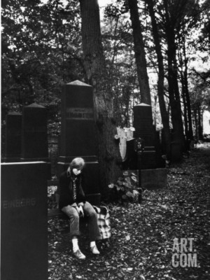 Girl Visiting Her Father's Grave in the Jewish Cemetery Weissensee ...