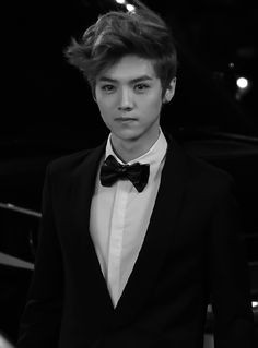 luhan exo m in a suit!