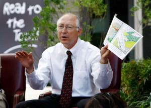 Ken Salazar Interior Secretary Ken Salazar reads to school children at