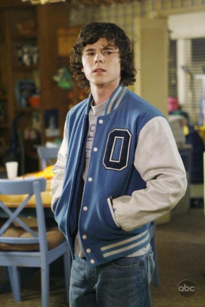 Micheal “Mike” Heck ( Neil Flynn ): Mike için düz adam desek ...