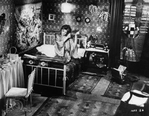 Still of Melina Mercouri in Never on Sunday (1960)