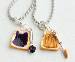 peanut-butter-and-jelly-sandwich-necklace