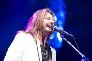 in this photo tommy shaw guitarist tommy shaw of styx performs at