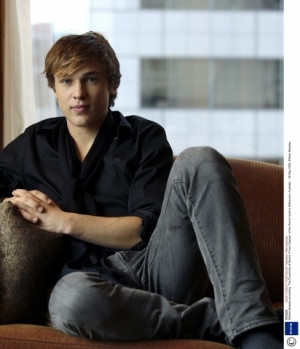 William-Moseley-william-moseley-1660138-412-480.jpg