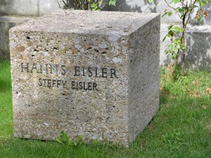 Tourismus: Ein Friedhof mitten in Berlin – Gräber von berühmten ...