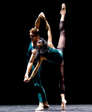 ... William Forsythe’s In the middle, somewhat elevated. Photo © Angela