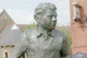 11 inspirational Dylan Thomas quotes to celebrate the Swansea...