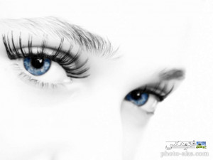چشمان آبی بسیار زیبای دختر