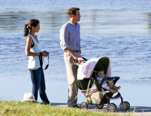 Katie Holmes Katie Holmes and Ryan Reynolds spotted on the 39 Woman in