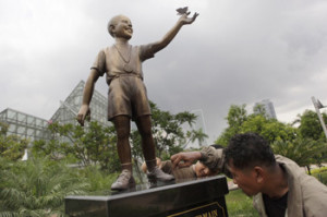 Obama Statue Erected In Jakarta, Indonesia (PHOTO)