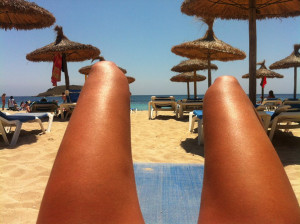 hot-dogs-or-legs-this-tumblr-will-make-you-question-every-beach-photo ...