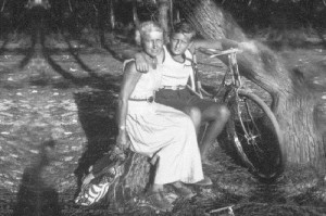 Marina Tsvetaeva and her son George. 1935