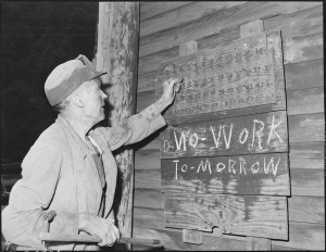 File:Blaine Sergent, coal loader, putting up his check at end of day's ...