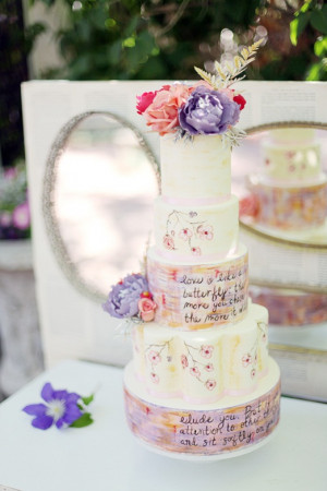 Cake love: quote inscribed wedding cake with edible ink