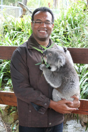 Daryl+&+Koala cute koala hugs pictures