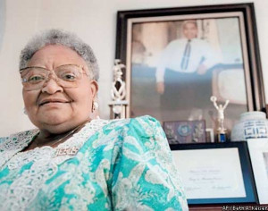 FILE ** Mamie Till Mobley stands before a portrait of her slain son ...