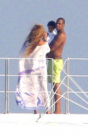 Beyonce vacation aboard their yacht in the South of France. Beyonce ...