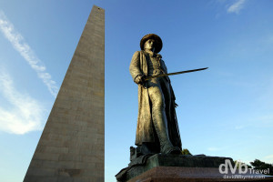 statue of Colonel William Prescott in front of the Bunker Hill ...