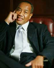 加拿大 的 华人 首富 李 秦 michael lee chin