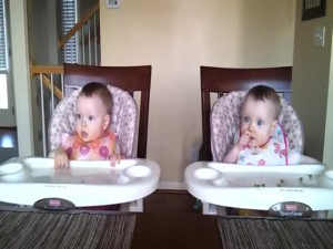 twin_babies_funny_reaction_to_daddy_playing_guitar_400x300_01.jpg