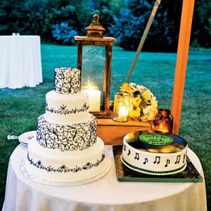 57485-Black-And-White-Wedding-Cake.jpg