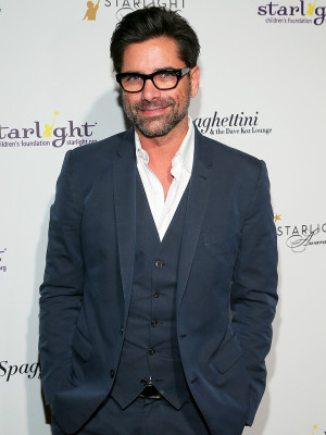 John Stamos Foots the Bill for Holiday Shoppers