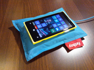 of how easy charging can be with the nokia lumia 920 just lay down
