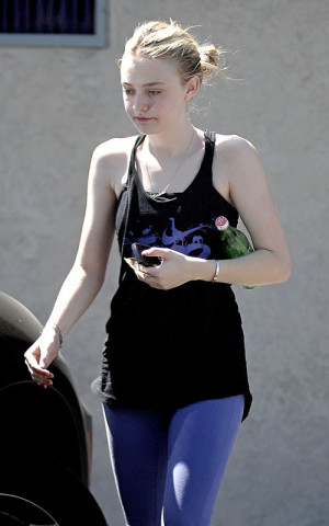 Dakota-fanning-082410-2.jpg