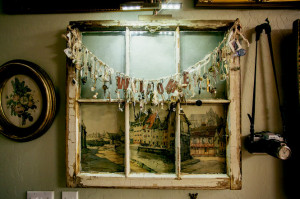 Studio - Decor: window frame with bits and pieces banner