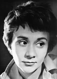 ... Joan Plowright, Plowright Born, Young Joan, Classic Hollywood, Outrag