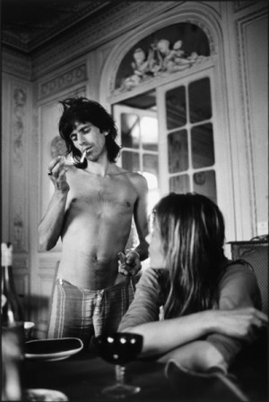 Keith Richards e Anita Pallenberg, em Nellcôte, 1972.