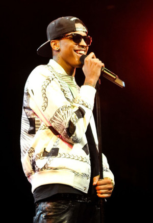 August Alsina August Alsina performs during the Kelly Rowland and The ...