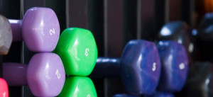 How much weight should beginners use for strength training?